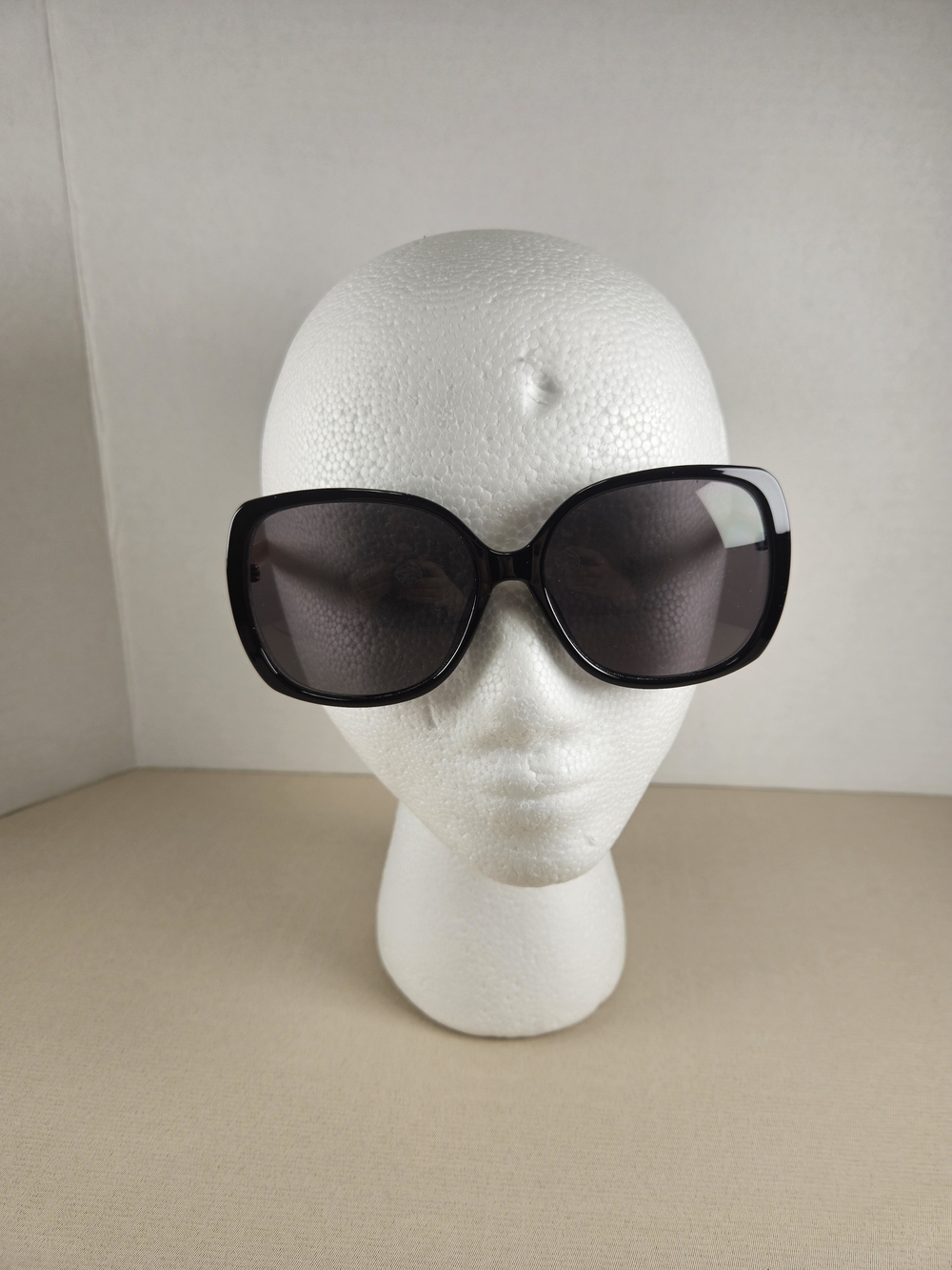 O by Oscar de la Renta Black Oversized Sunglasses Mod 1600